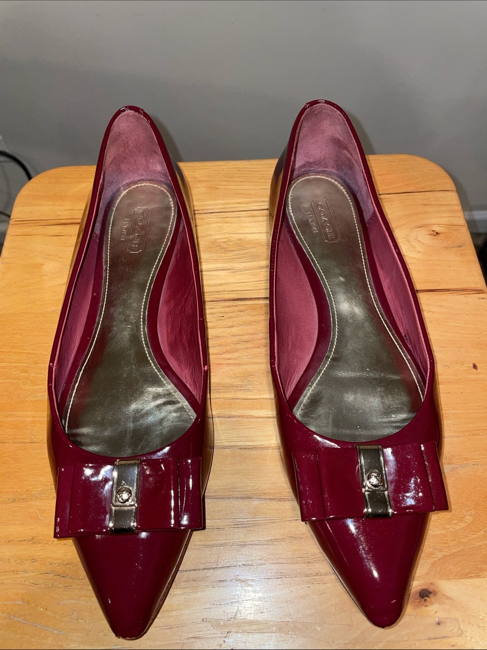 Coach Women's Wine Patent Leather Pointed-Toe Flats with Bow Size 9 B